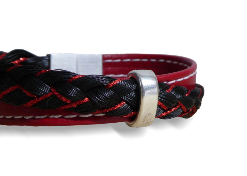 Bracelet femme en crins de votre cheval. Cuir rouge et fils rouges