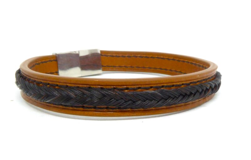 bracelet en crin de cheval homme et femme associé à un cuir italien dont vous choisissez la couleur du cuir et celle de la couture.