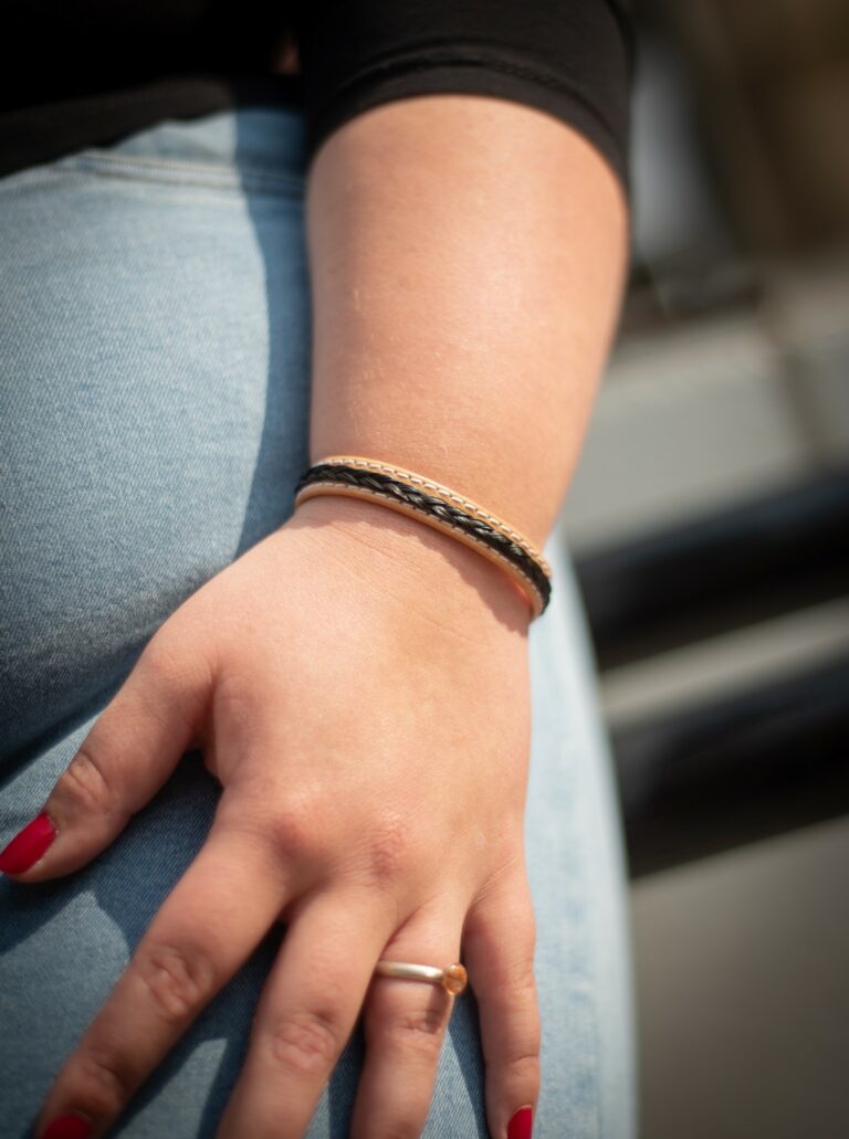 Bracelet crins personnalisé femme et homme pas cher avec crins de votre cheval