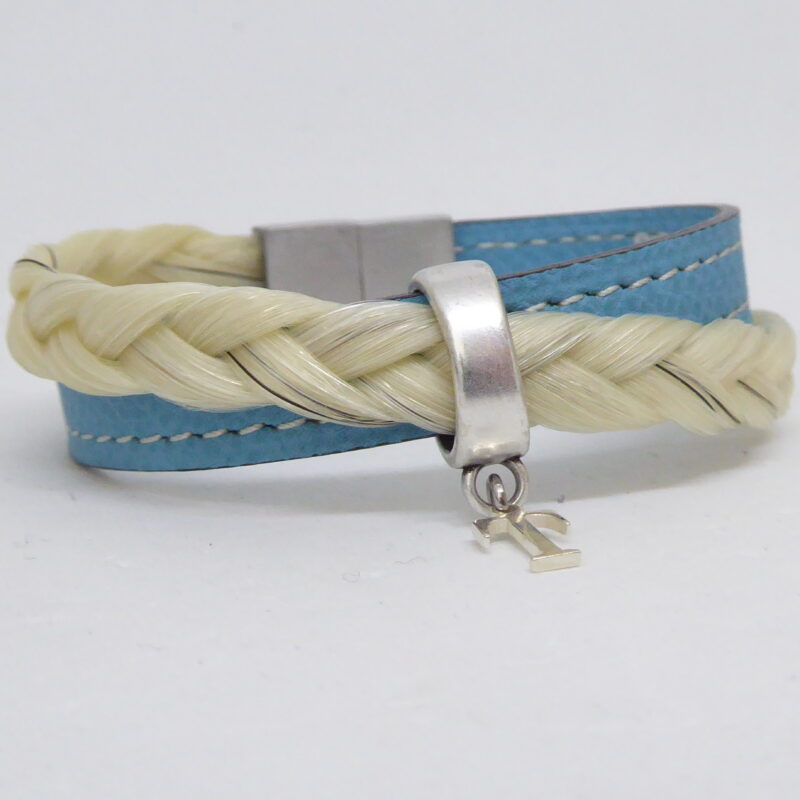 Bracelet crins pour femme avec les crins de votre cheval. Combinez un cuir de qualité et choisissez la couleur de la couture