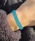 Commandez votre bracelet en cuir plat pour femme et homme. Découvrez nos modèles mixtes à personnaliser. Combinez le choix de la couleur et la longueur à faire pour un bracelet sur mesure réalisé par un artisan français.