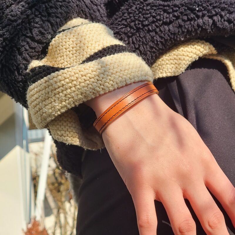 bracelet en cuir porté