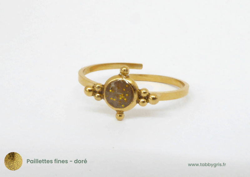 Bijoux mèches de cheveux. Artisan français, nous créons sur mesure des bijoux permettant d'inclure de façon discrète et élégantes des éléments de ce que vous aimez : cheveux de bébé, de proches, crins de chevaux, poils d'animaux, fleurs de bouquet de marié.