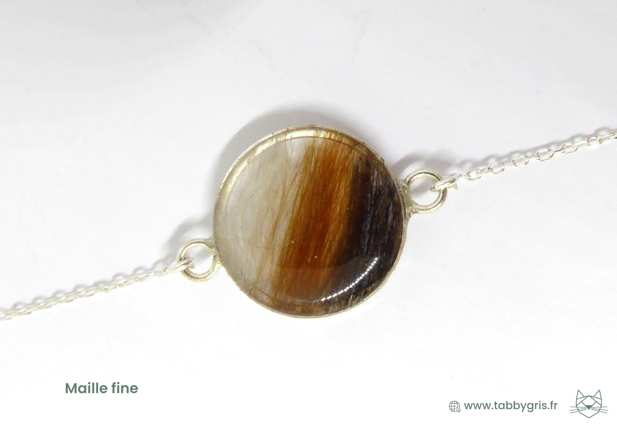 Bijou souvenir mèche de cheveux et poils d'animaux. Ce bracelet chaine résine contient des cheveux d'un proche ou ici les poils de 3 animaux différents.