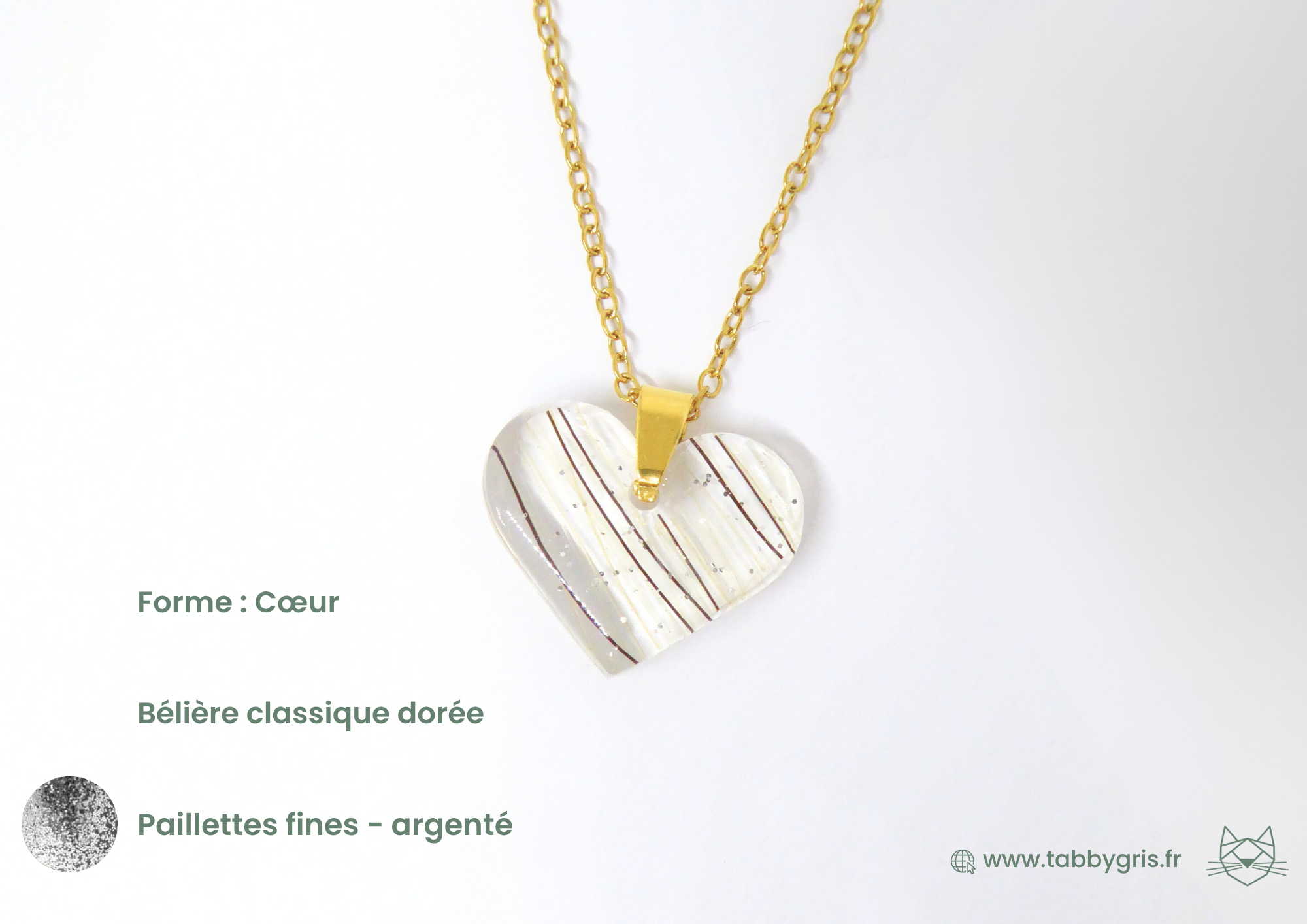 Pendentif poil animal. Nous avons réalisé avec minutie ce bijou en crin avec quelques crins d'un cheval soigneusement disposé dans une forme coeur. Notre client peut désormais porter partout avec elle un peu de ce qu'elle aime.