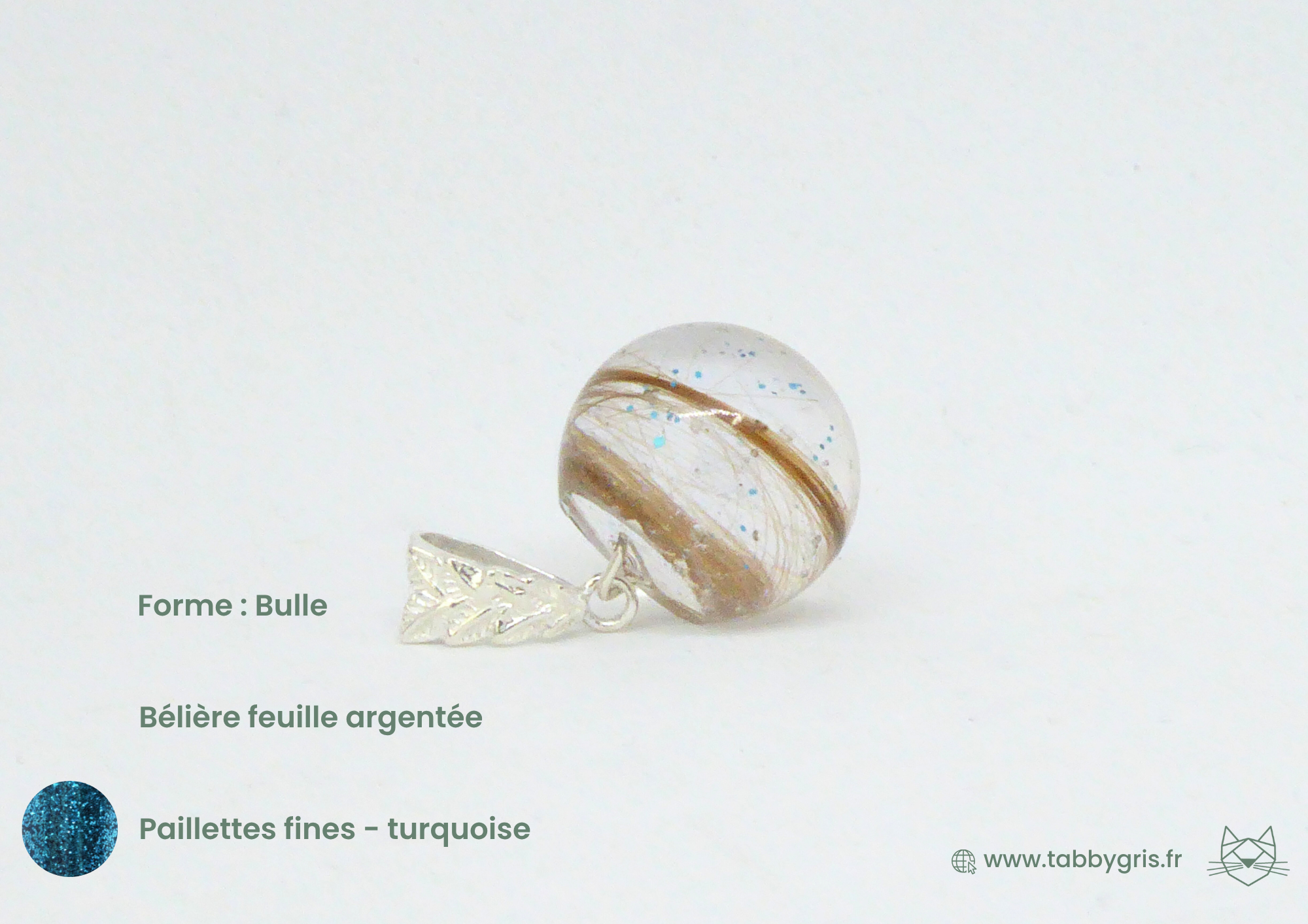 Pendentif poil animal et mèche de cheveux d'enfants et proches, avec inclusion de quelques paillettes fines turquoise.