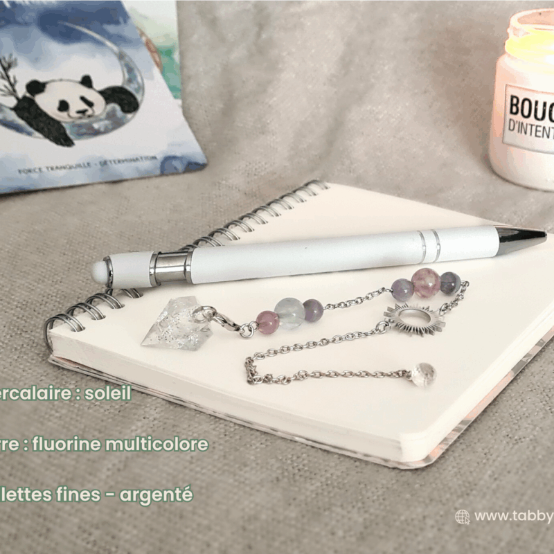 Pendule divinatoire en résine facile à utilisé pour une novice, débutant ou confirmé. Vous pourrez aisément réaliser des tirages et guidances grâce à nos pendules personnalisés et chargés. Choisissez l'ensemble des éléments qui composent le pendule, nous le créons dans notre atelier en France.