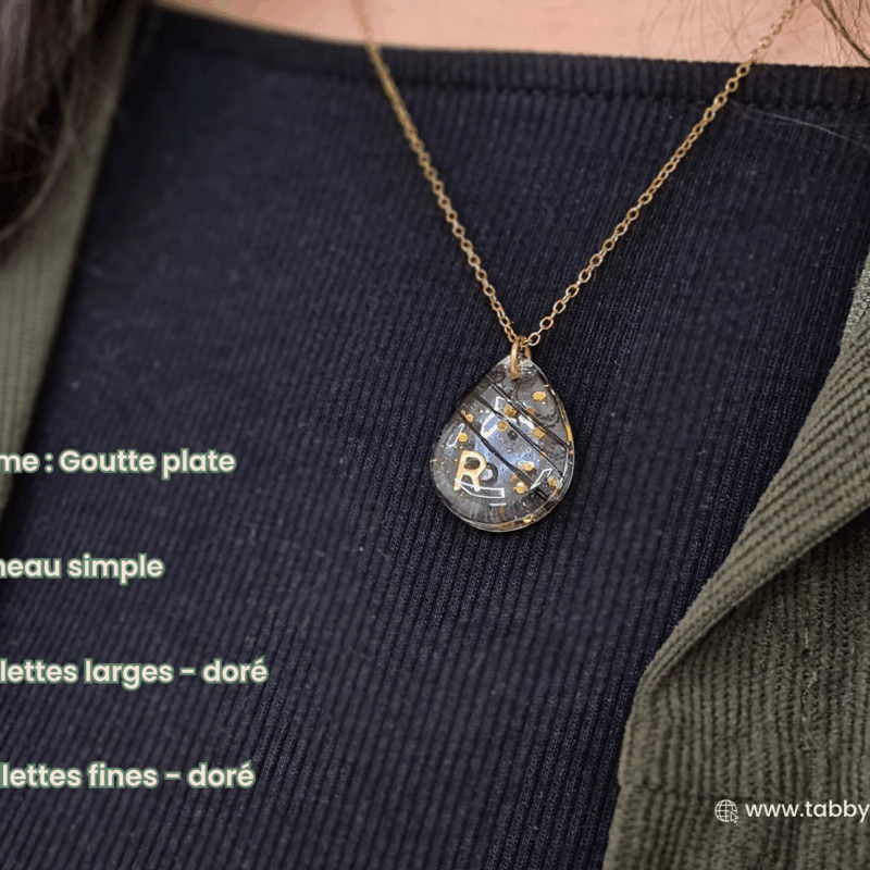 Pendentif poil animal à personnaliser. Confiez-nous quelques poils de votre animal et accessoirisez votre bijou à volonté pour homme et femme. Choisissez le type de bijou, sa forme, ce que vous incluez dans la résine et les éléments supplémentaires à mettre comme nos fleurs ou paillettes de couleurs.