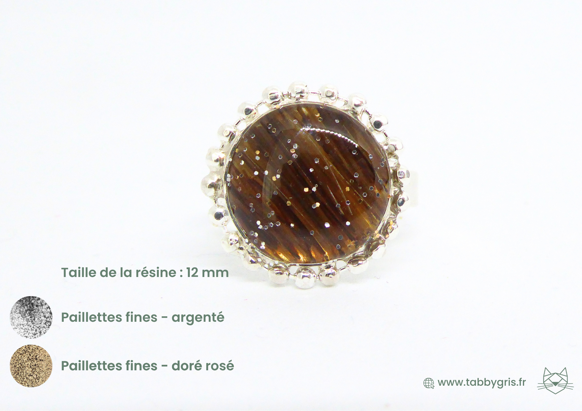 Bijou en poils d'animaux dans une bague à contour bille argenté et incluant des paillettes dans la résine de 12mm de diamètre