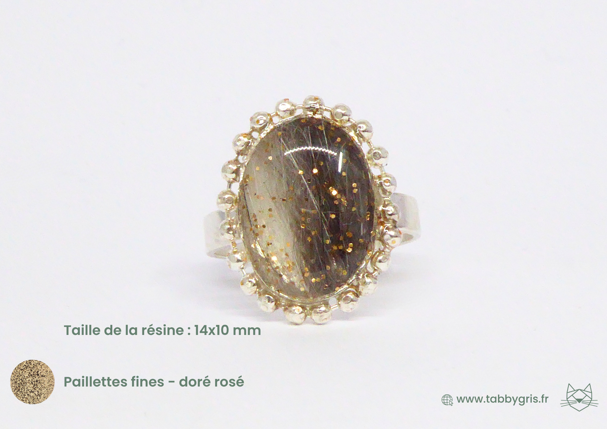 Bijou en poils d'animaux sur mesure. Confiez-nous quelques poils de votre animal pour les mettre dans cette bague de 14x10 mm de résine. Nos bagues sont réglables, en argent 925.