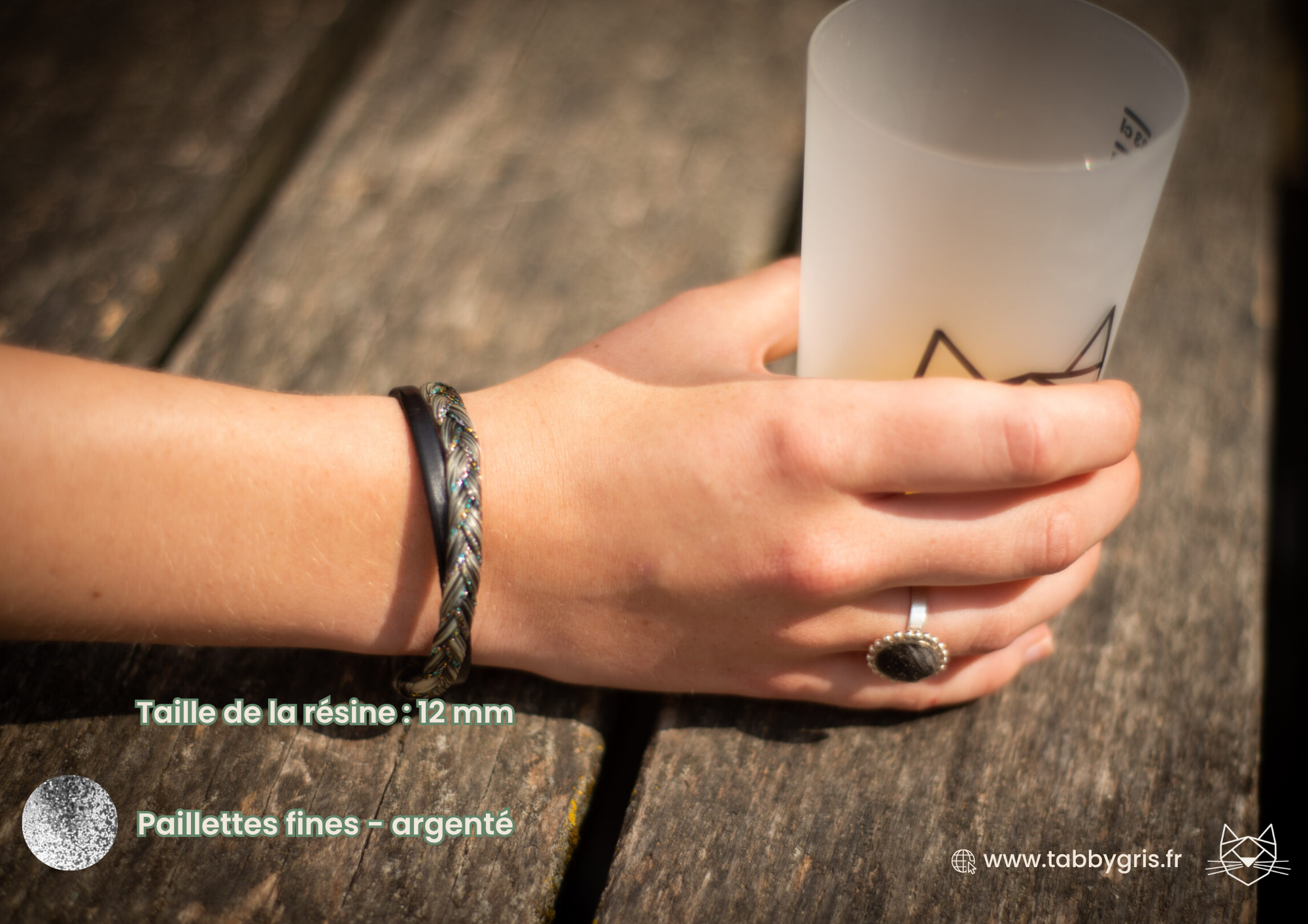 Bijou en poils d'animaux sur mesure et unique. Nous créons des bijoux qui ont de la valeur pour vous, contenant quelques poils de votre animal ou crins de votre cheval