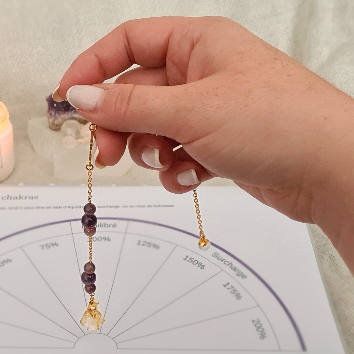 Simba-et-Iris-–-Pendule-dore-fleurs-1