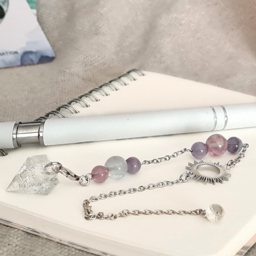 Roxie-et-Soren-Pendule-argente-paillettes_feuille-metallisee-1-2